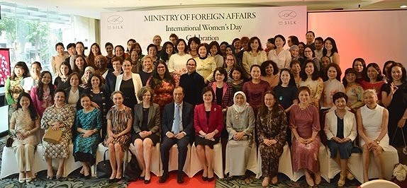 Foreign ministry hosts gathering for female diplomats hinh anh 1