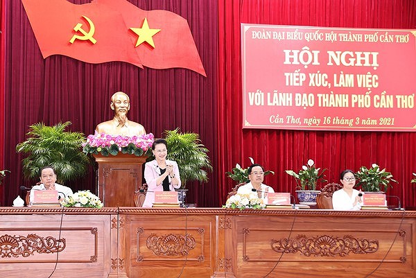 National Assembly leader works with election committee of Can Tho hinh anh 1