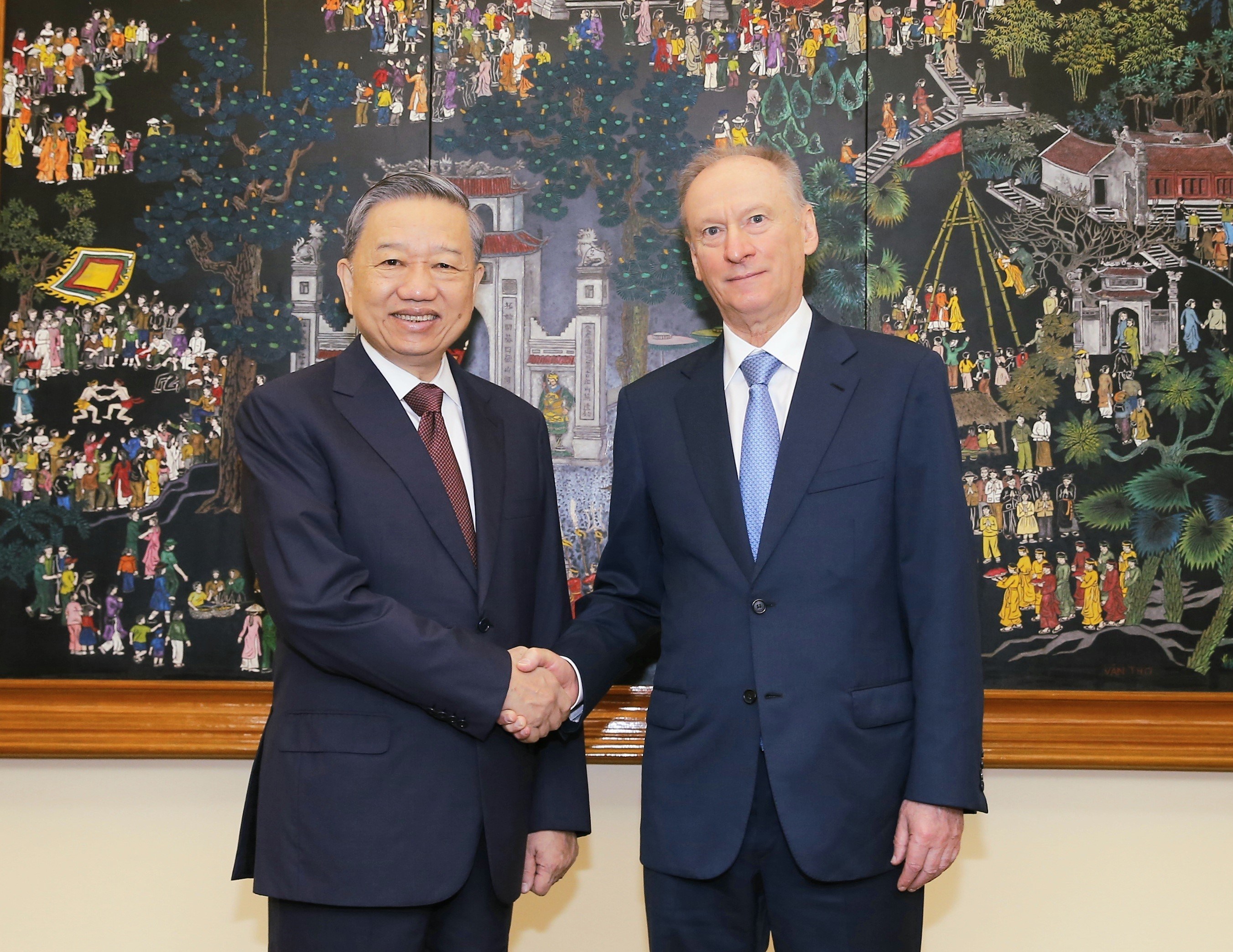 Vietnam, Russia bolster human security cooperation amid COVID-19 hinh anh 1