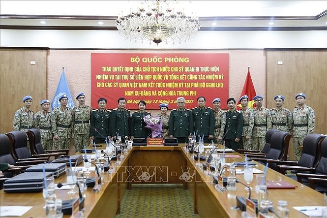 Deputy Defence Minister wants more Vietnamese flags on world peacekeeping map hinh anh 1