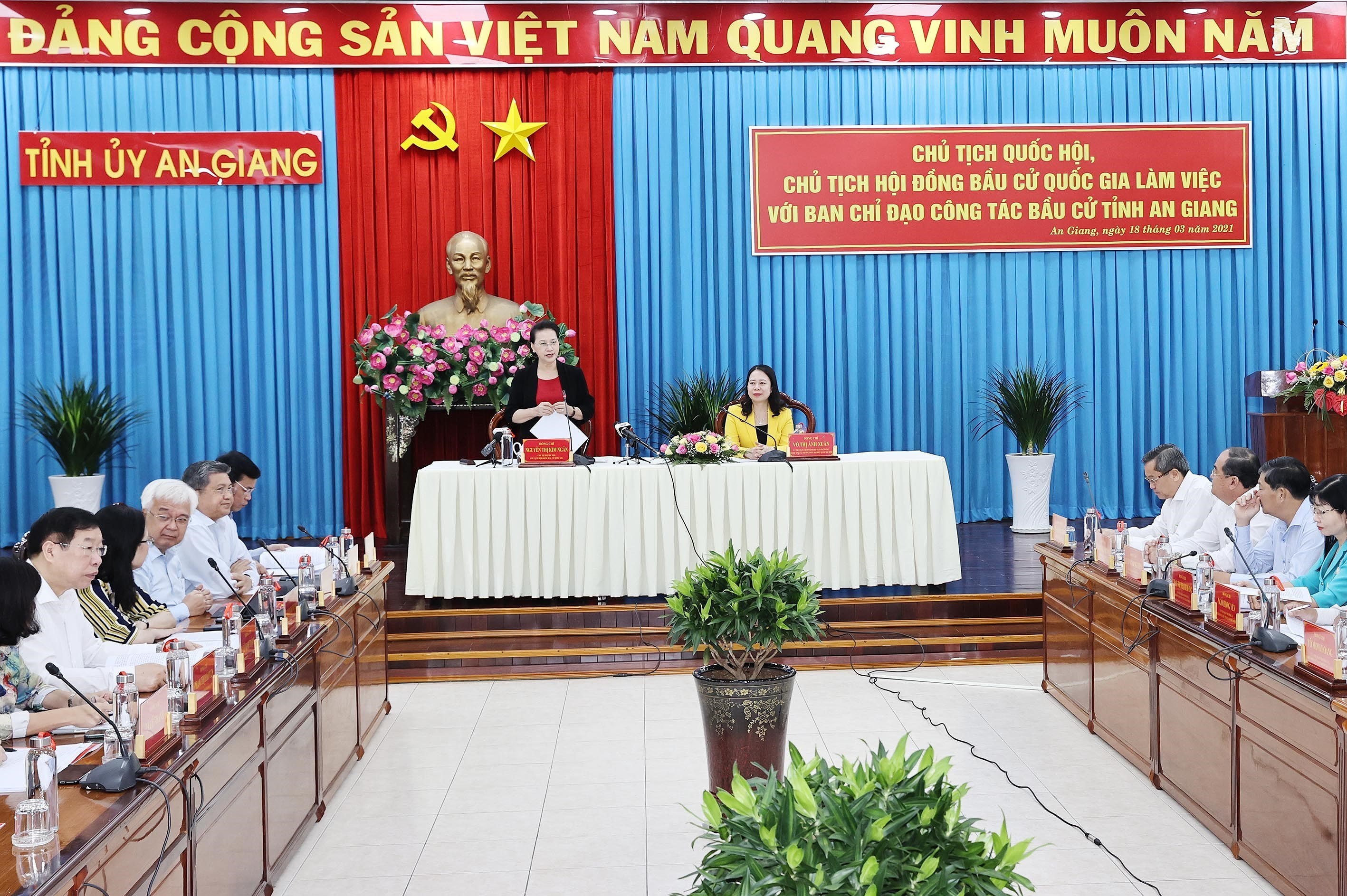 NA Chairwoman works with An Giang on election preparations hinh anh 1