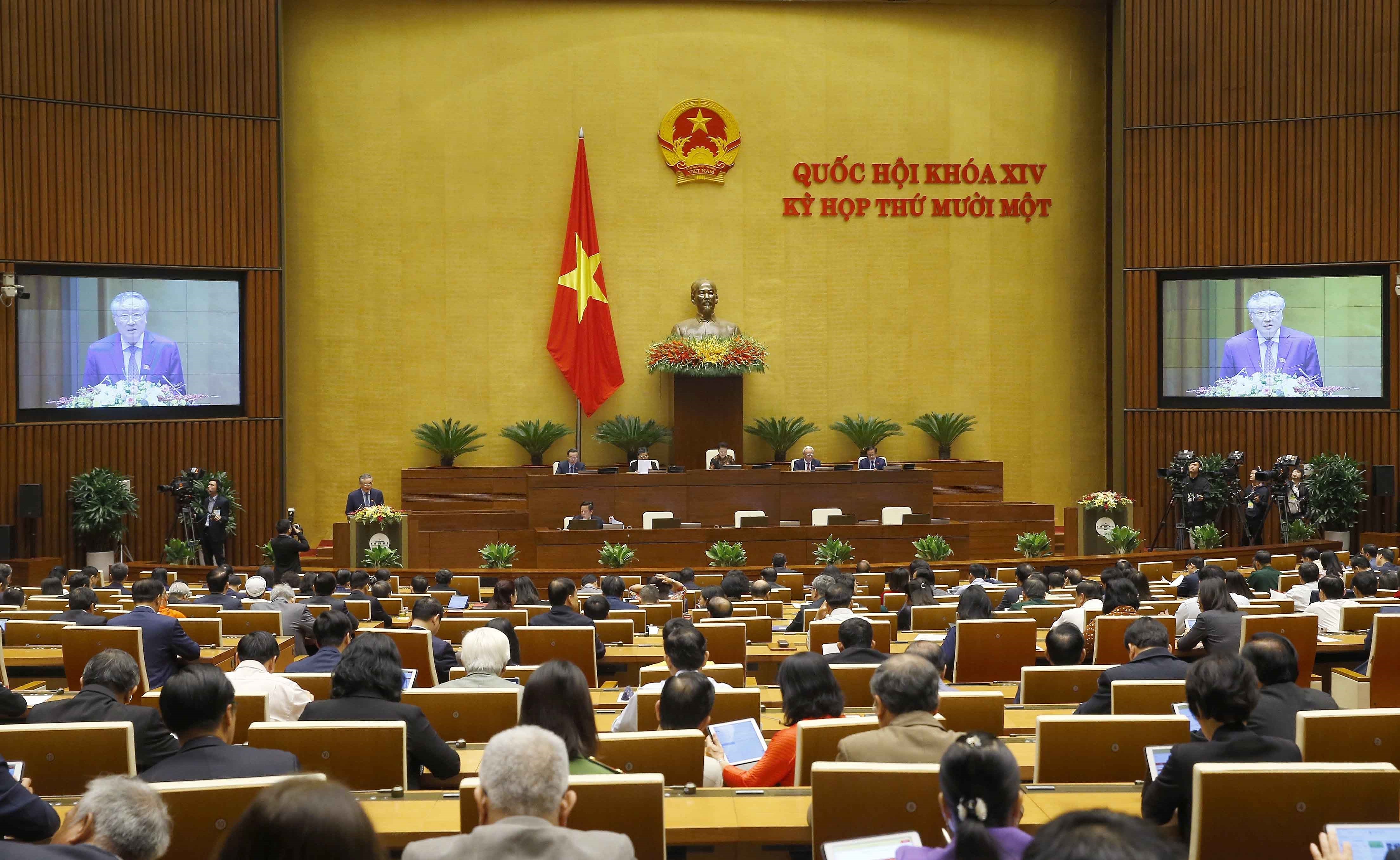 Court, procuracy sectors present working reports hinh anh 2