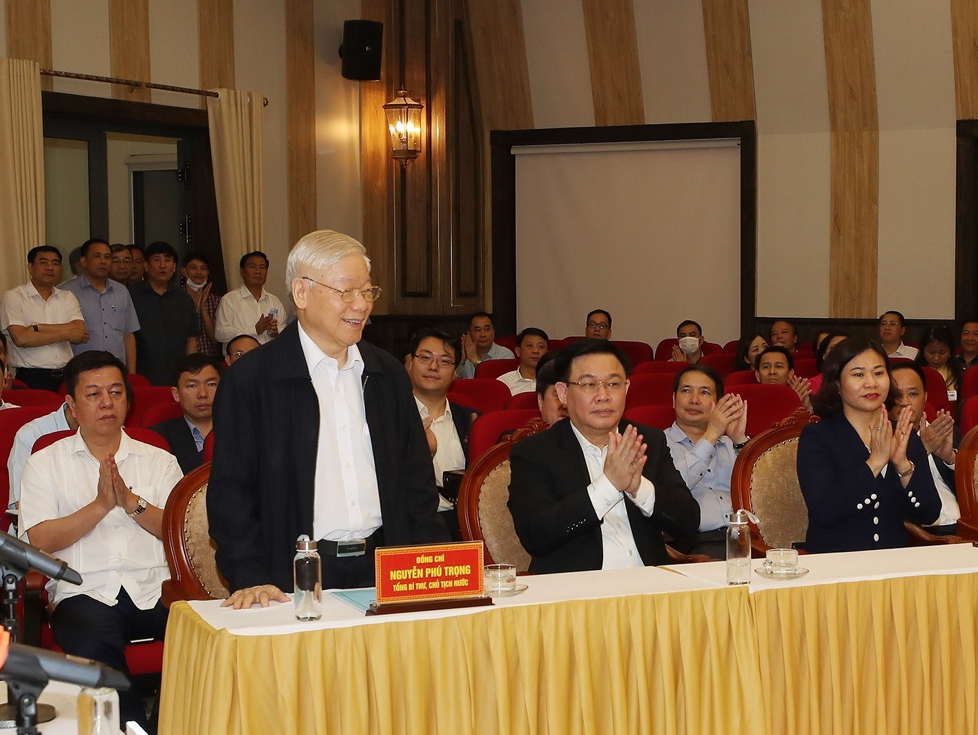 Top leader vows utmost efforts if elected to 15th NA hinh anh 1