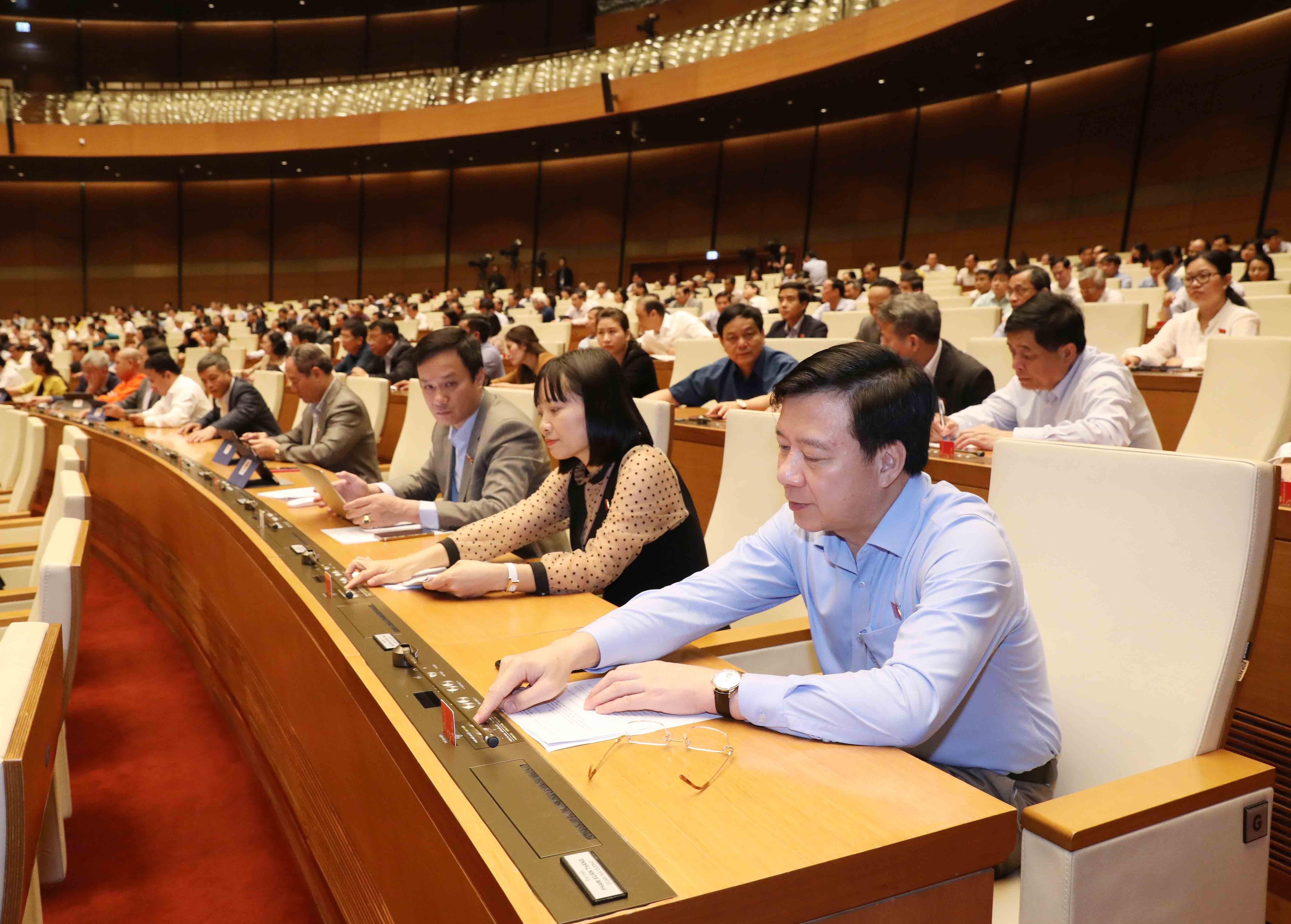Several members of National Assembly Standing Committee relieved hinh anh 1
