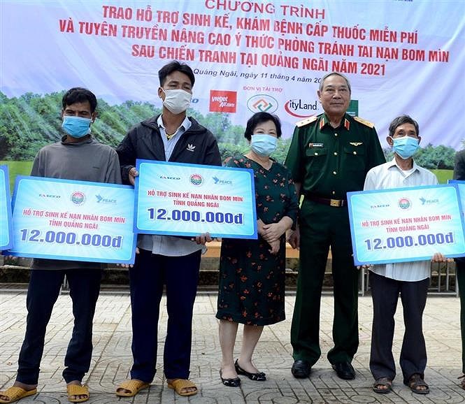 Livelihood support programme benefits landmine victims in Quang Ngai hinh anh 1