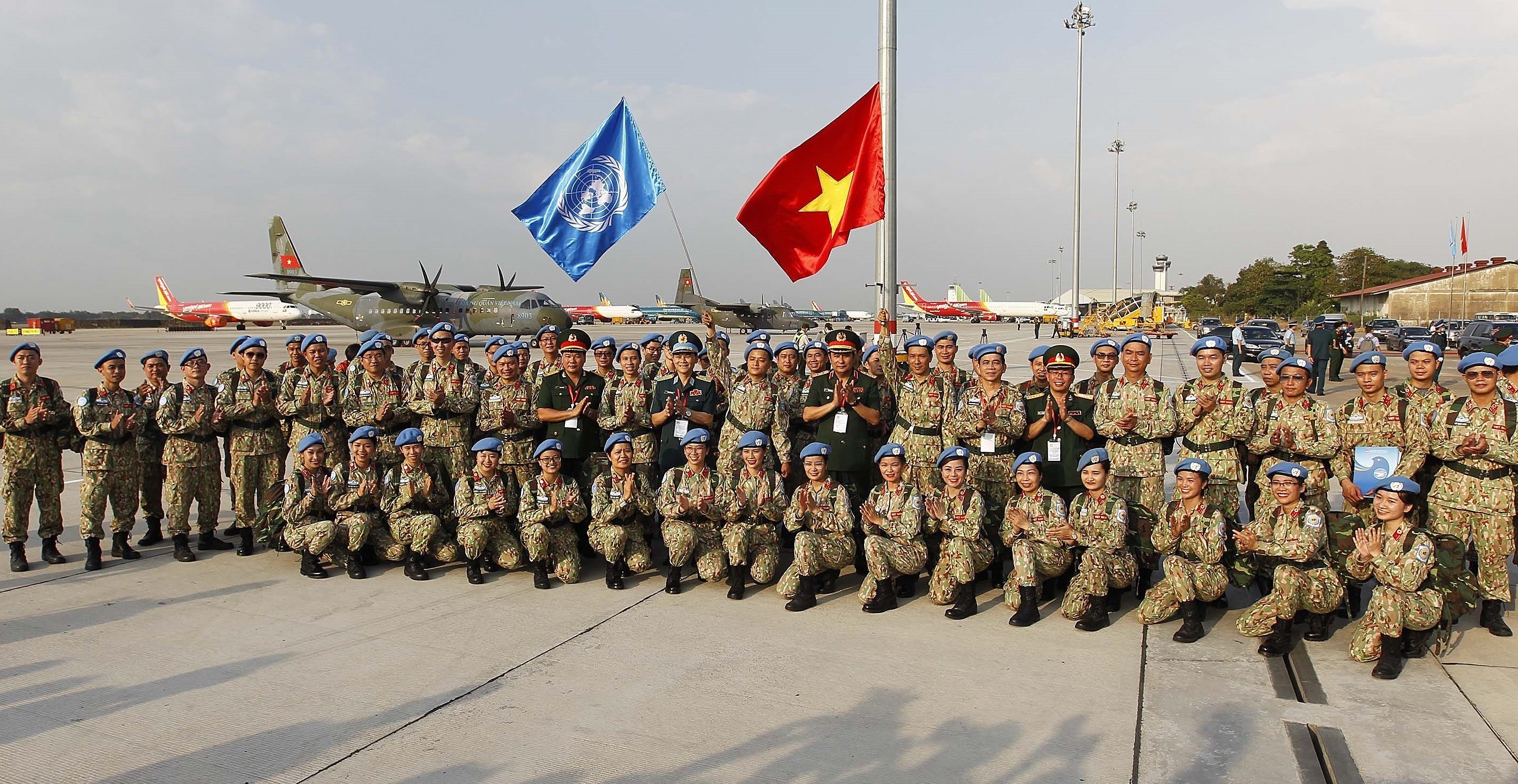 Vietnam helps maintain sustainable global peace: Officer hinh anh 3