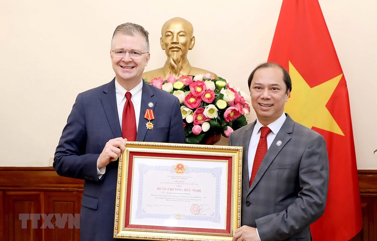 US Ambassador honoured with Friendship Order hinh anh 1