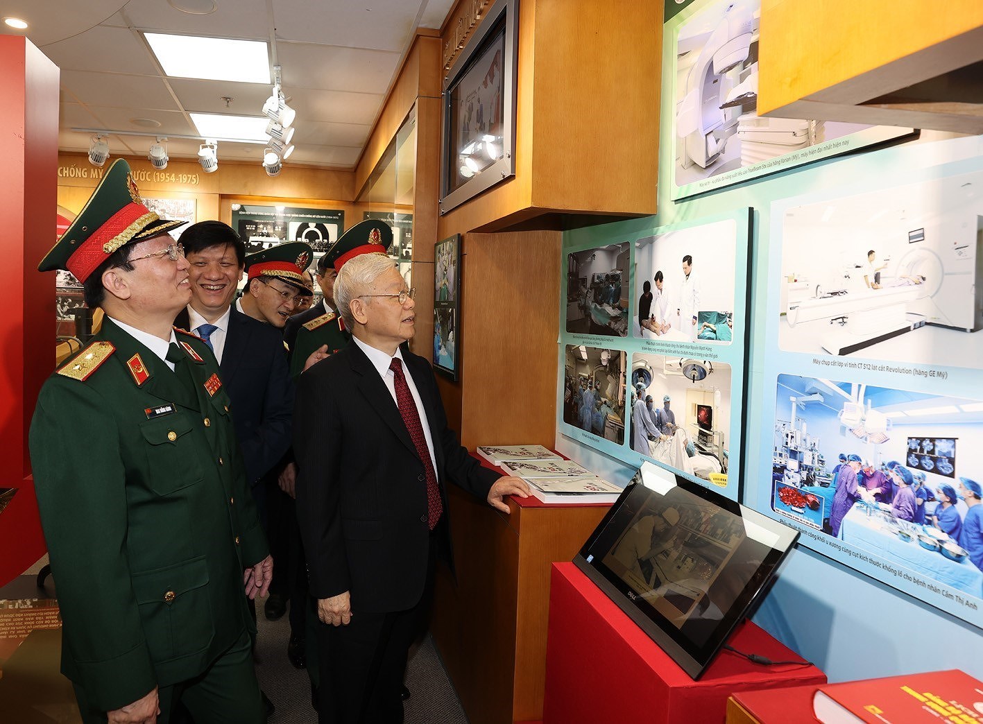 108 Military Central Hospital marks 70th anniversary hinh anh 1