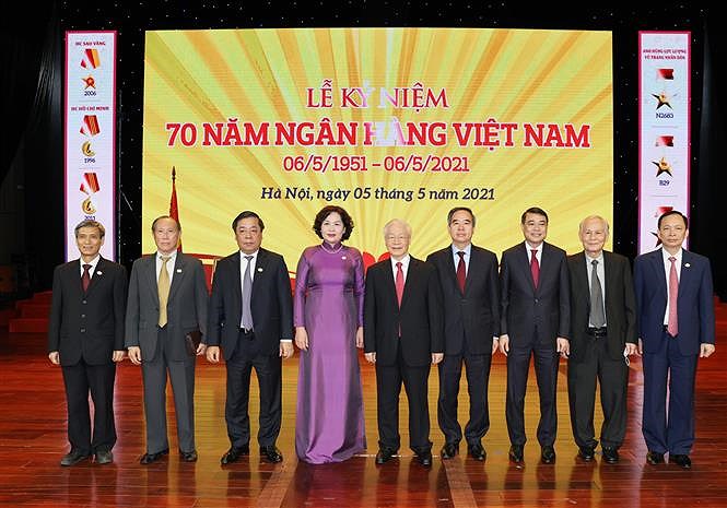 Party chief commends role of banking sector in growth hinh anh 1