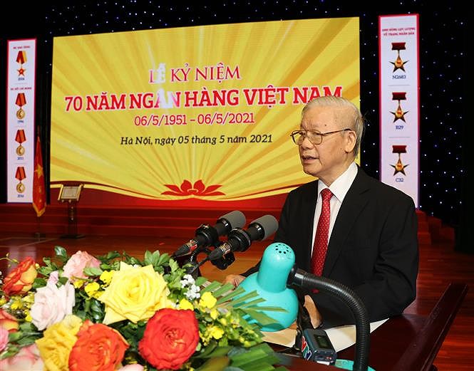 Party chief commends role of banking sector in growth hinh anh 2