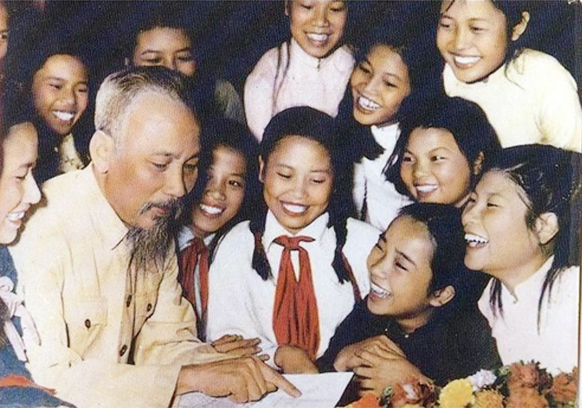 Book celebrates President Ho Chi Minh’s 131st birth anniversary hinh anh 1