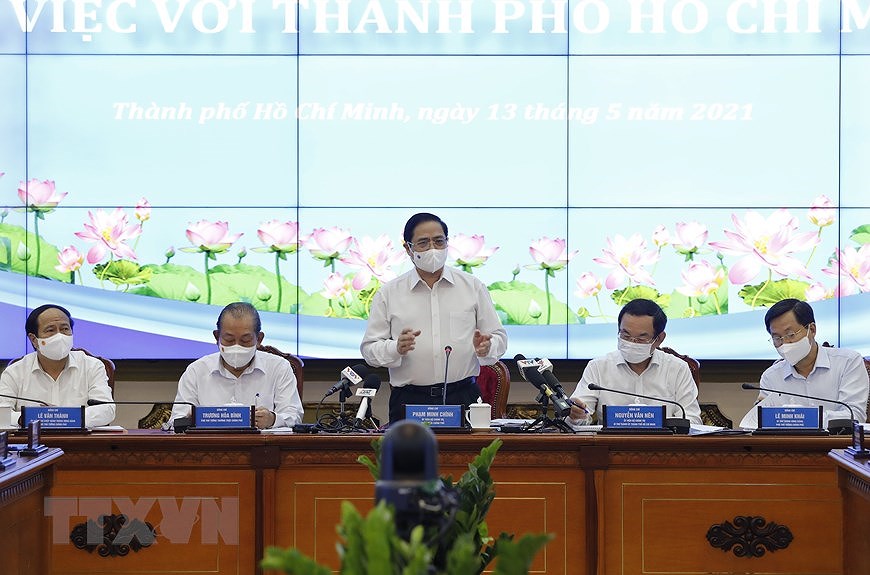 PM holds working session with Ho Chi Minh City officials hinh anh 1