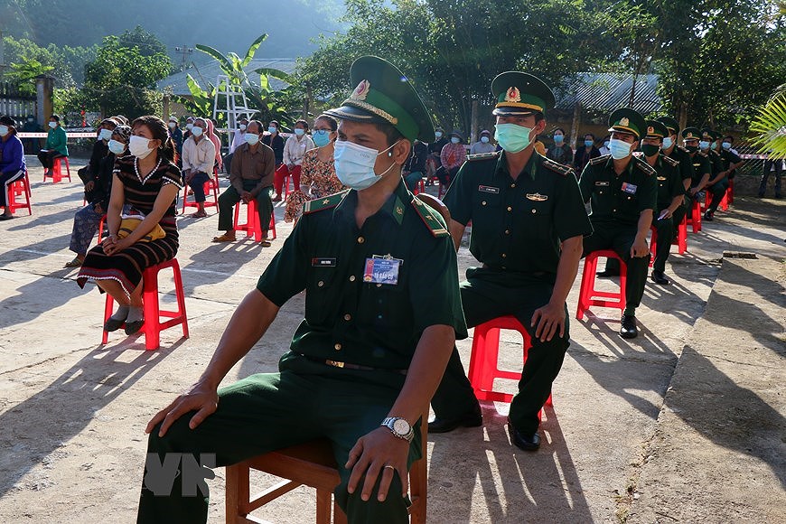 Early voting held in island, remote areas hinh anh 2