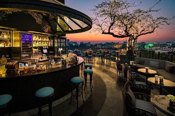 Hanoi has four hotels with rooftops listed in world's Top 25 hinh anh 2
