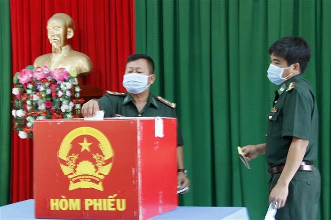 Early voting held in island, mountainous areas of Ca Mau, Quang Binh hinh anh 1