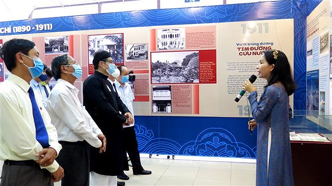 Exhibition on President Ho Chi Minh opens in Thua Thien-Hue hinh anh 1