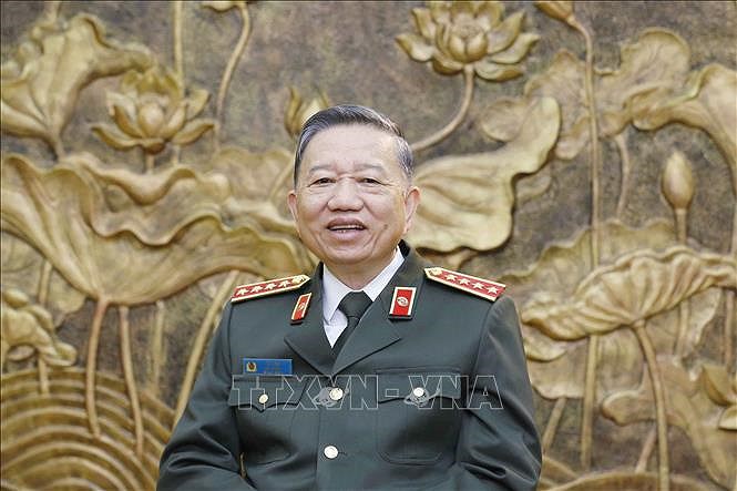 Minister: public security forces uphold heroic tradition hinh anh 2
