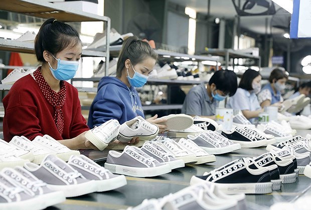 Vietnam's footwear exports rake in 11.27 billion USD hinh anh 1