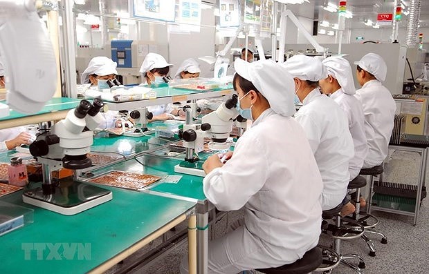 Vietnam's exports of phones, components continue to surge hinh anh 1