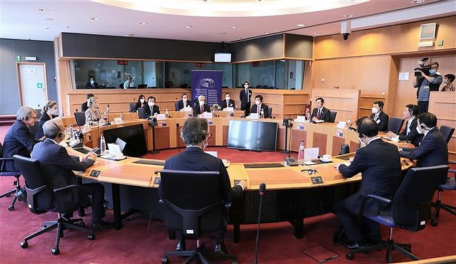 Top leaders of Vietnamese, European parliaments hold talks hinh anh 2