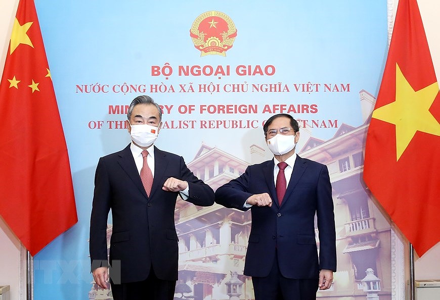 Foreign ministers talk measures for strengthening Vietnam - China ties hinh anh 1
