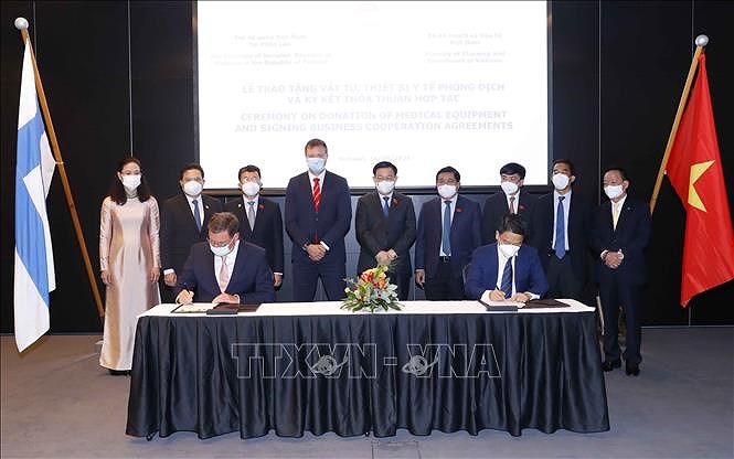 NA Chairman witnesses signing of deals between Vietnamese and European firms hinh anh 2