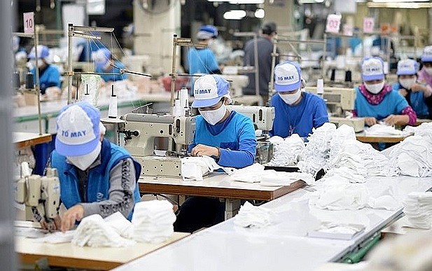 More tax, fee cuts to benefit pandemic-hit enterprises, people hinh anh 1