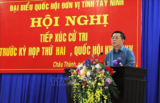 Party official meets voters in Tay Ninh hinh anh 1