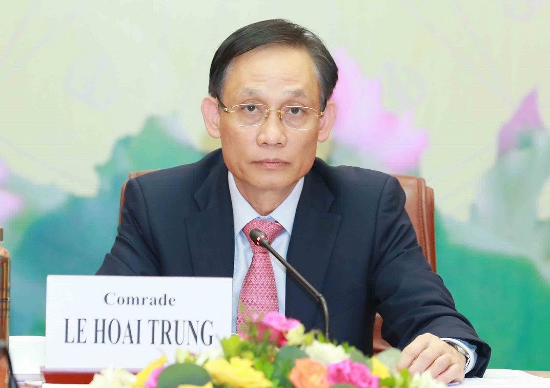 Party official meets new chiefs of Vietnamese representative agencies abroad hinh anh 1