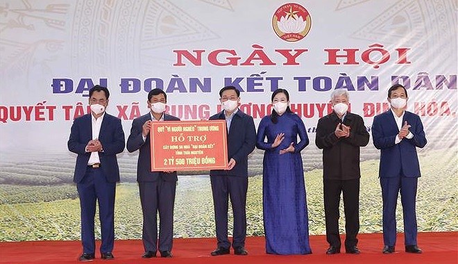 NA leader joins great national solidarity festival in Thai Nguyen province hinh anh 1