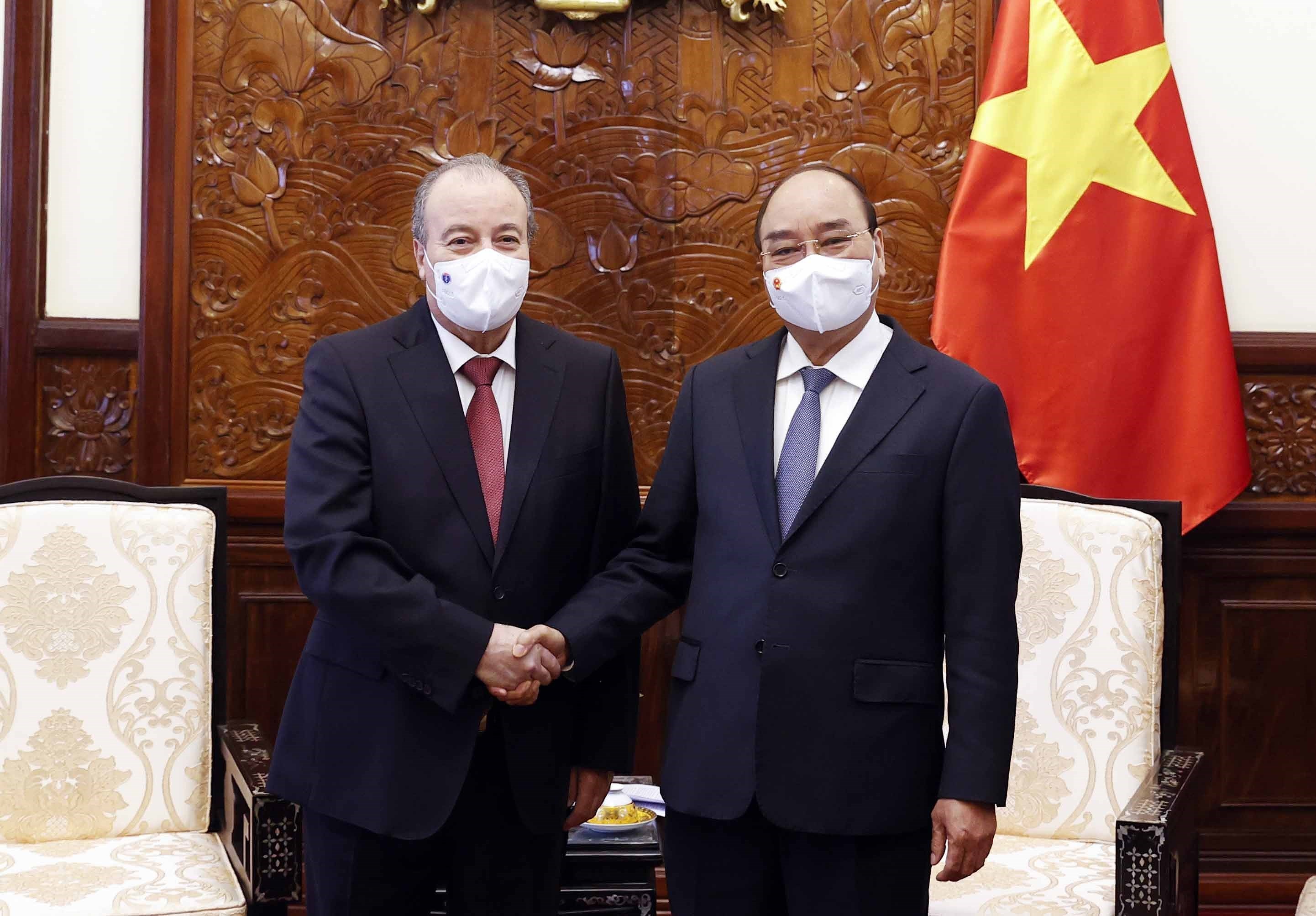 President Nguyen Xuan Phuc receives new foreign ambassadors hinh anh 4