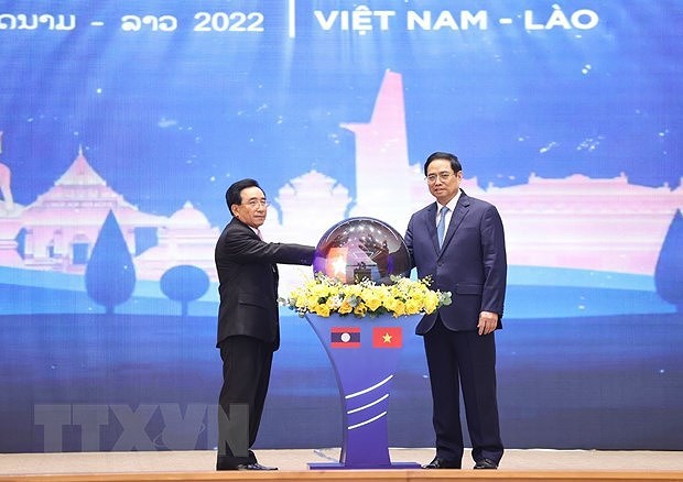 PMs launch Vietnam - Laos, Laos - Vietnam Solidarity and Friendship Year hinh anh 1