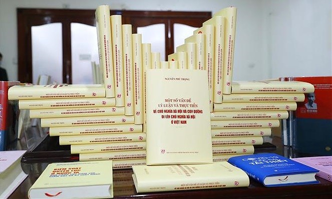 Party chief’s book on socialism makes debut hinh anh 1