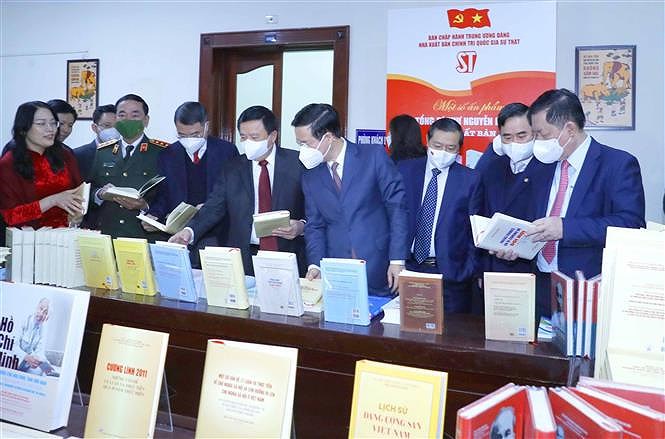 Party chief’s book on socialism makes debut hinh anh 2