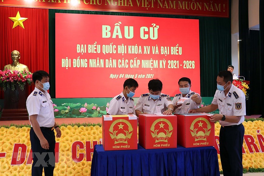 Soldados en provincia vietnamita participan en elecciones legislativas anticipadas hinh anh 6