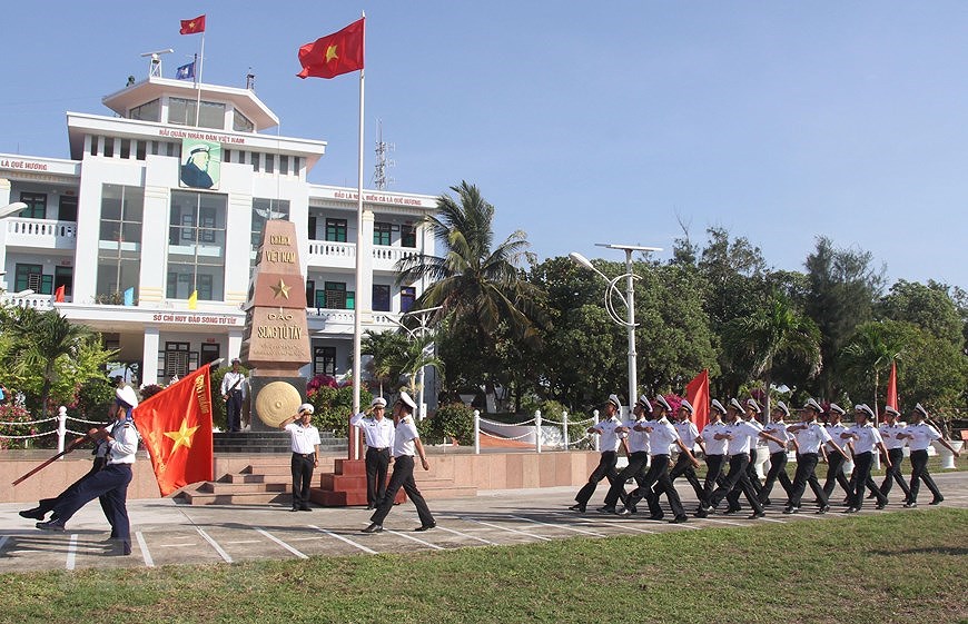 Bandera nacional en el archipielago vietnamita de Truong Sa hinh anh 11