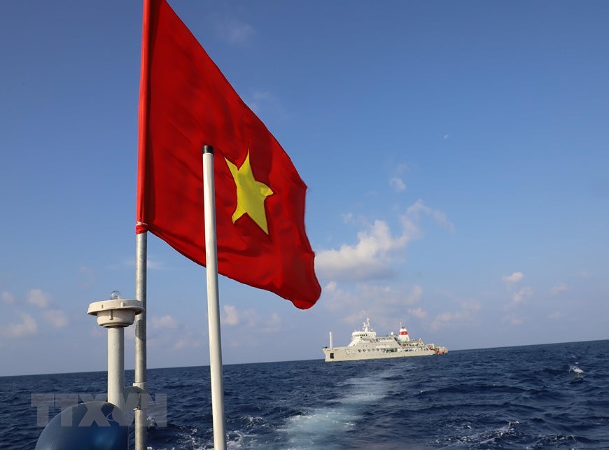 Bandera nacional en el archipielago vietnamita de Truong Sa hinh anh 1