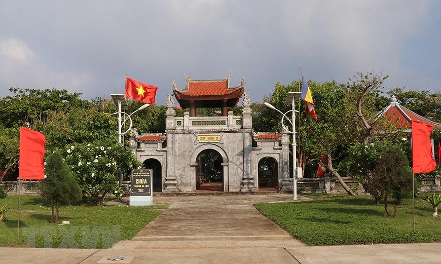 Bandera nacional en el archipielago vietnamita de Truong Sa hinh anh 4