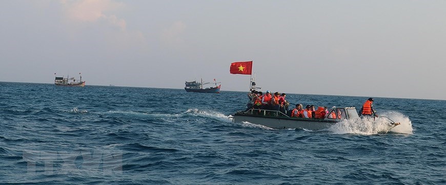 Bandera nacional en el archipielago vietnamita de Truong Sa hinh anh 8