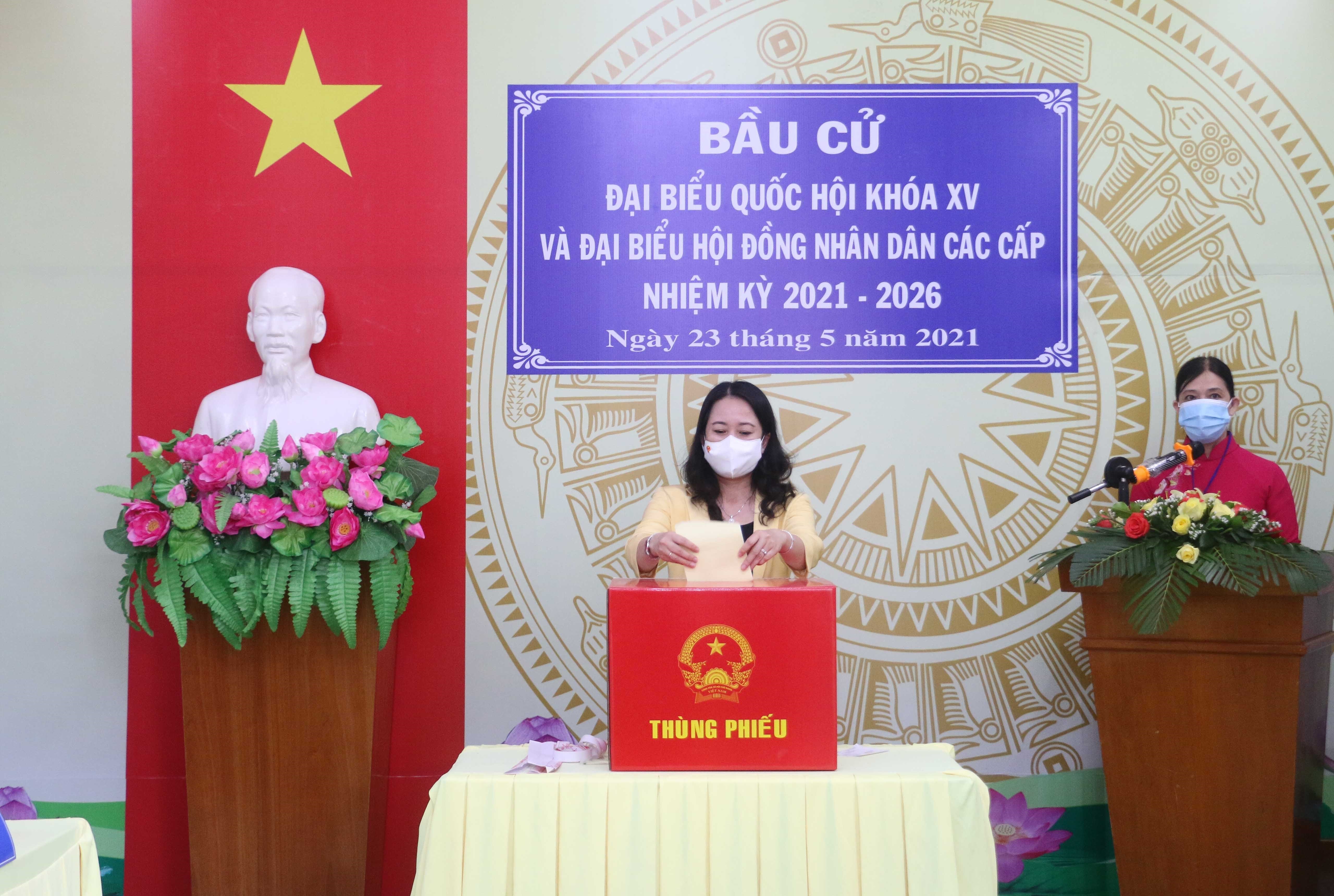 Primeras imagenes de elecciones legislativas en Vietnam hinh anh 4