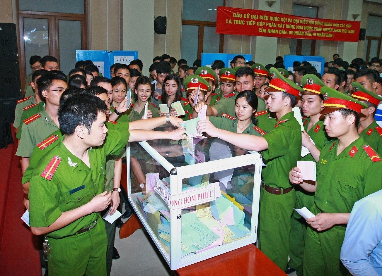 Elecciones legislativas en Vietnam: fiesta de todo el pueblo hinh anh 4