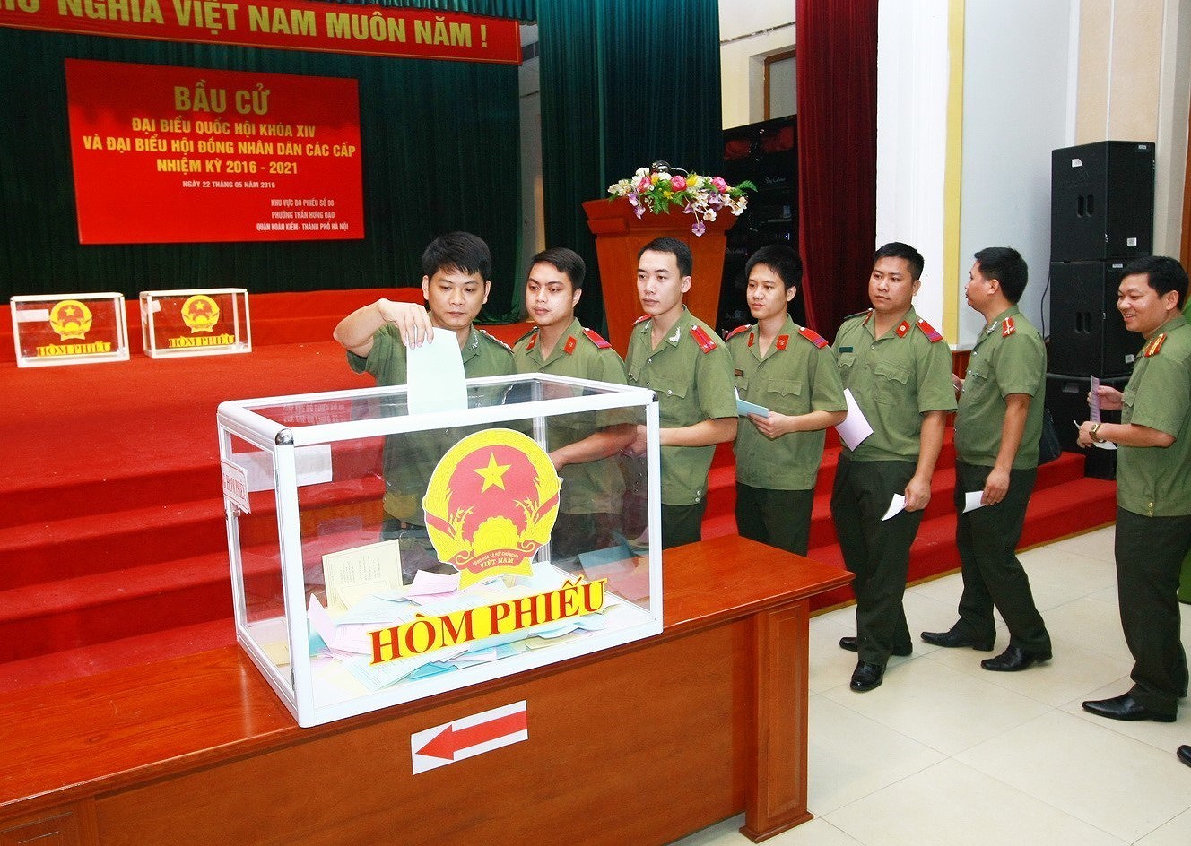 Elecciones legislativas en Vietnam: fiesta de todo el pueblo hinh anh 5