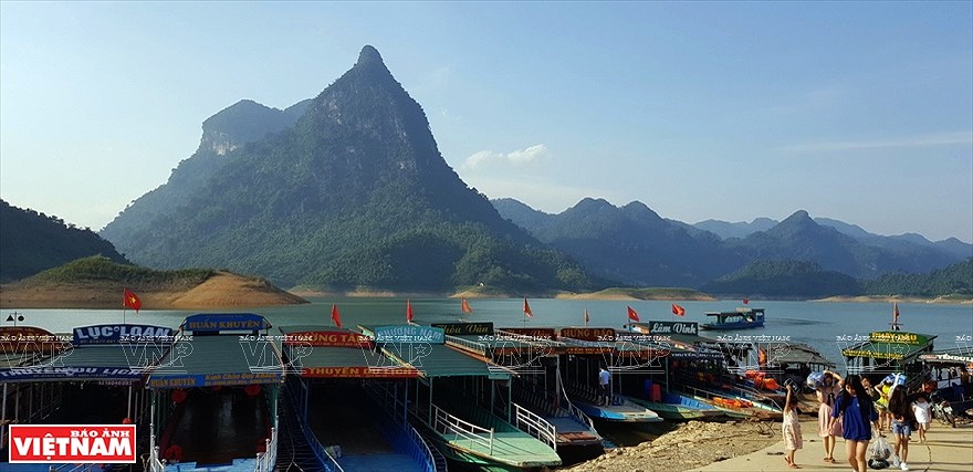 Belleza paradisiaca del lago de Na Hang en Vietnam hinh anh 1