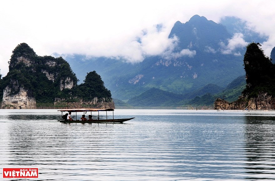 Belleza paradisiaca del lago de Na Hang en Vietnam hinh anh 4