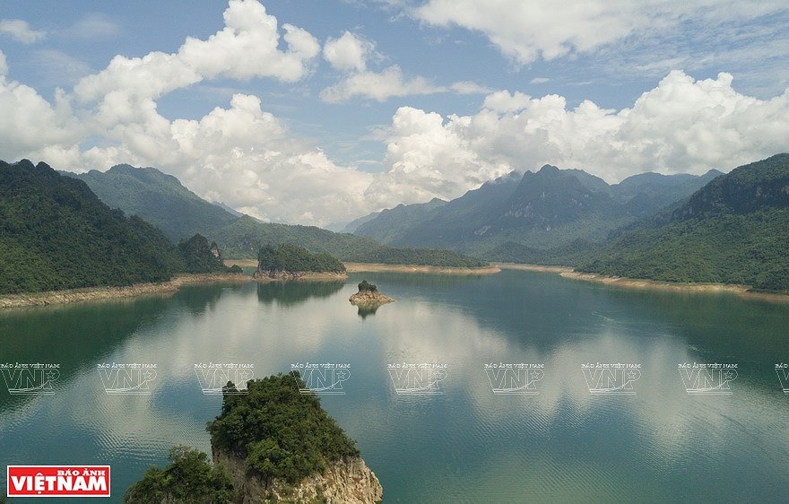 Belleza paradisiaca del lago de Na Hang en Vietnam hinh anh 5