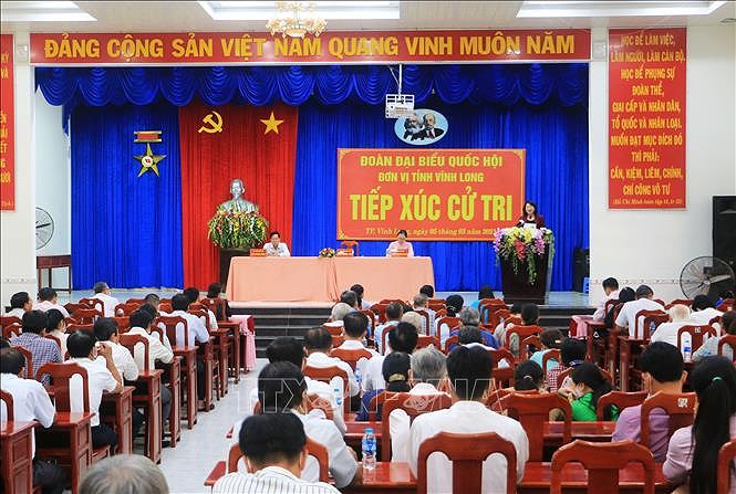 Vicepresidenta de Vietnam intercambia con votantes de provincia de Vinh Long hinh anh 1