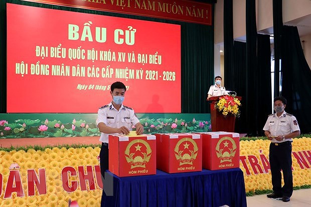 Organizan elecciones anticipadas en Vietnam para trabajadores en el mar hinh anh 1