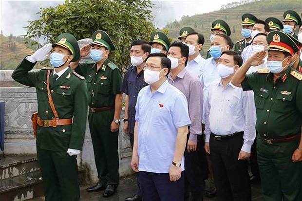 Presidente del Parlamento inspecciona preparativos para las elecciones en Ha Giang hinh anh 1