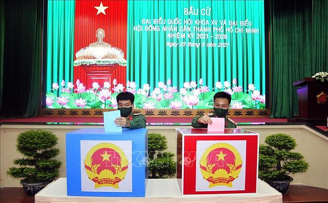 Vietnam sigue reforzando la lucha contra el COVID-19 en medio de elecciones legislativas hinh anh 2