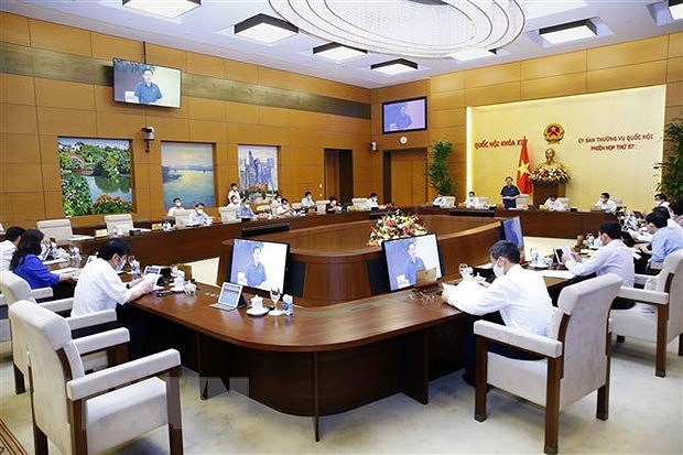Comite Permanente del Parlamento de Vietnam revisara el plan financiero 2021-2025 hinh anh 1